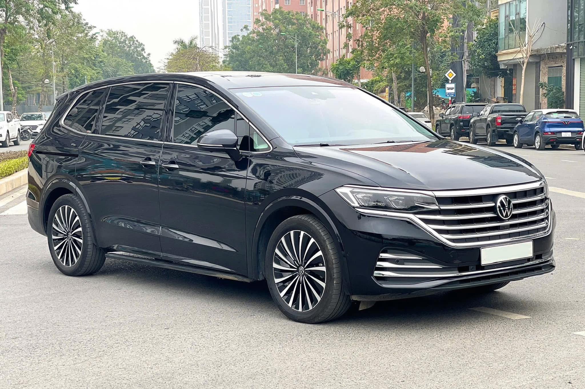 VW Viloran Luxury - 5 Màu Đặc Biệt Tư vấn 0902727098 4 Viloran Màu Đen (Black)