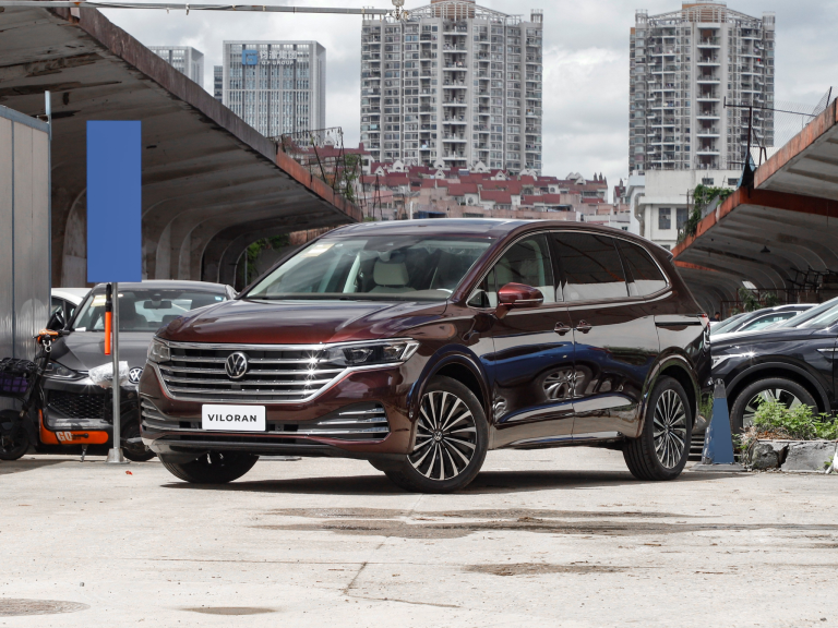 VW Viloran Luxury - 5 Màu Đặc Biệt Tư vấn 0902727098 2 Viloran Màu Đỏ